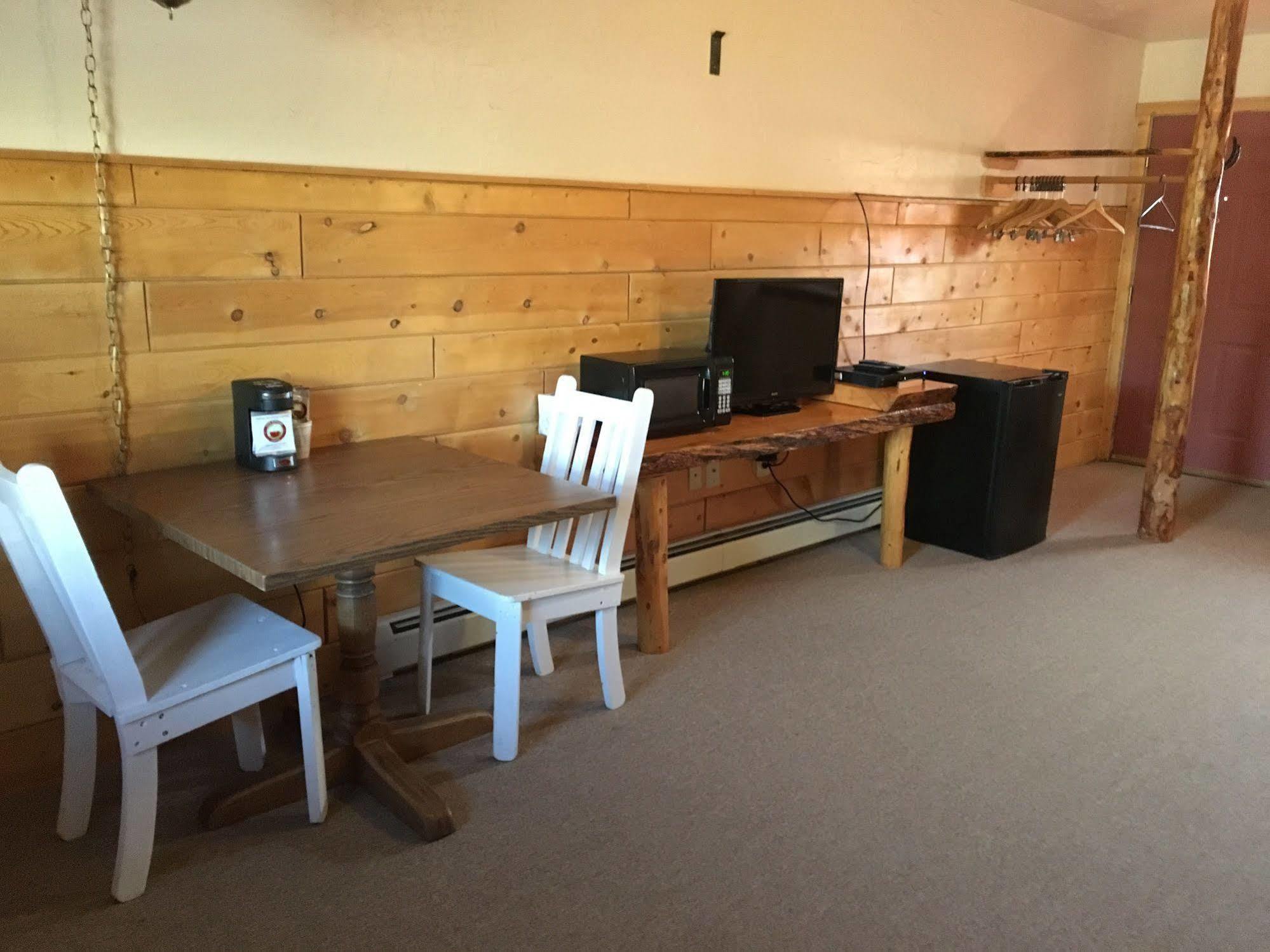 Chinook Winds Motel Dubois Ngoại thất bức ảnh