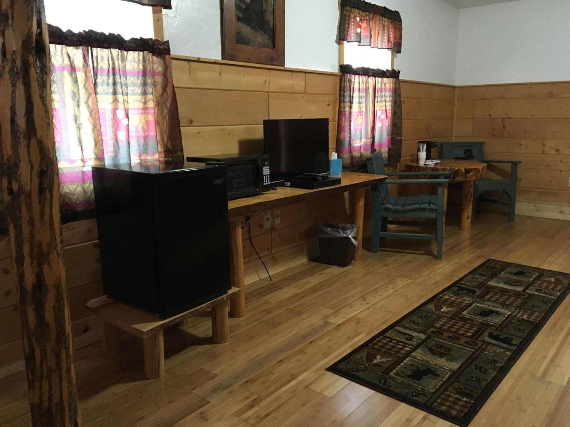 Chinook Winds Motel Dubois Ngoại thất bức ảnh